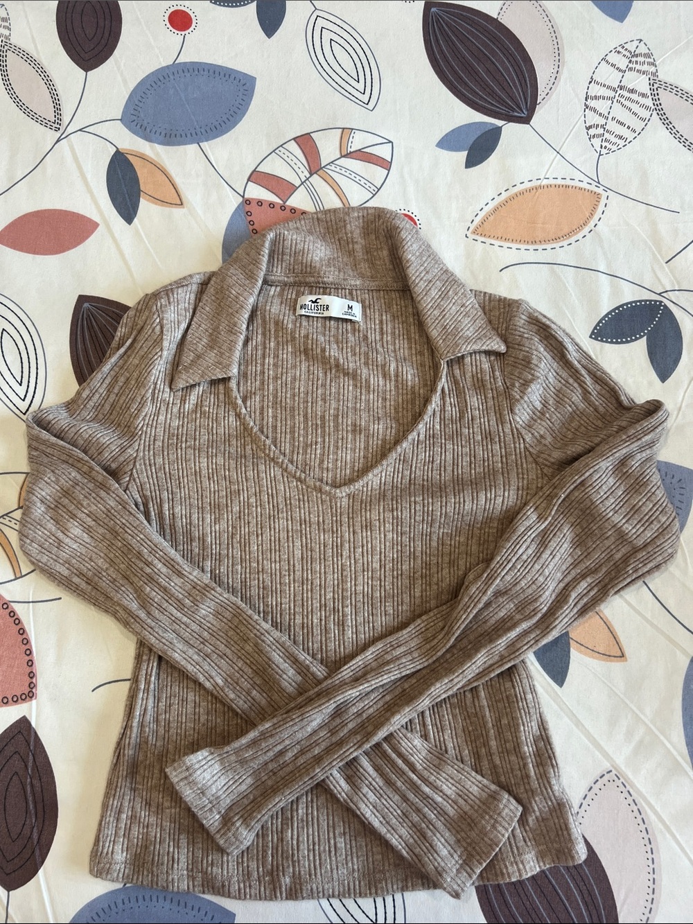 Hollister Ribbed V-Neck Collared Sweater in Taupe Brown